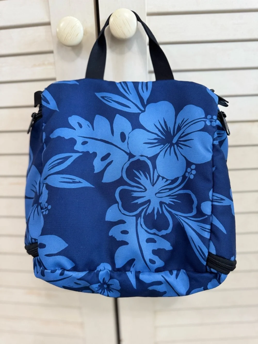 L.L. Bean Navy and Light Blue Floral Toiletries Accessories Tote Bag - Picture 3 of 12